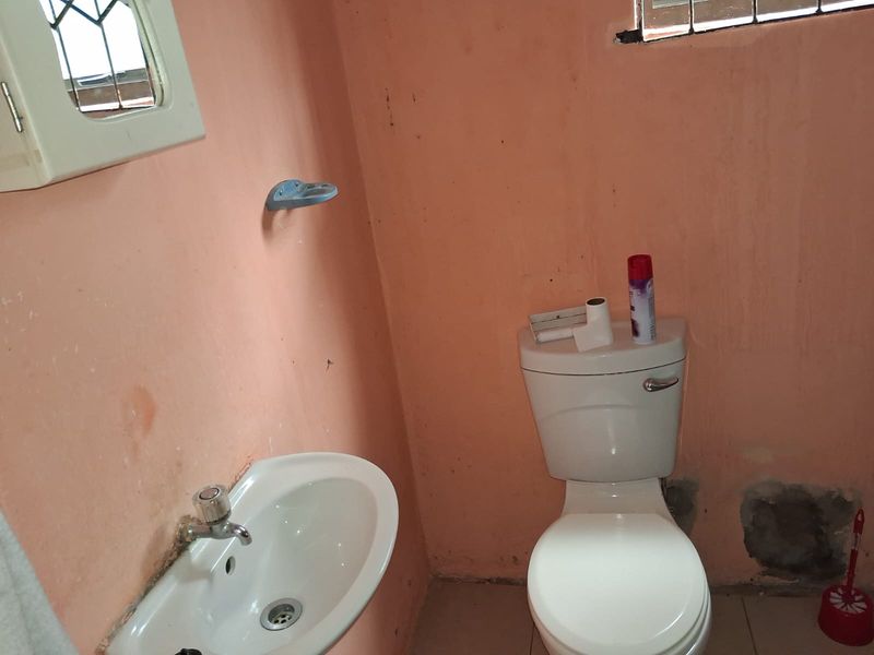 Affordable & Spacious Bachelor Flat – Summerpride  - on shared property - Photo 7