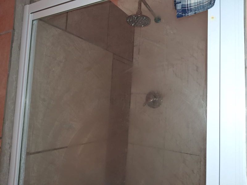 Affordable & Spacious Bachelor Flat – Summerpride  - on shared property - Photo 6