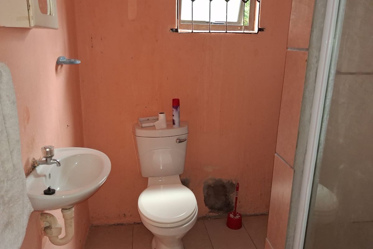 Affordable & Spacious Bachelor Flat – Summerpride  - on shared property - Photo 5