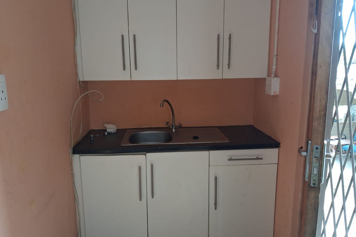 Affordable & Spacious Bachelor Flat – Summerpride  - on shared property - Photo 4