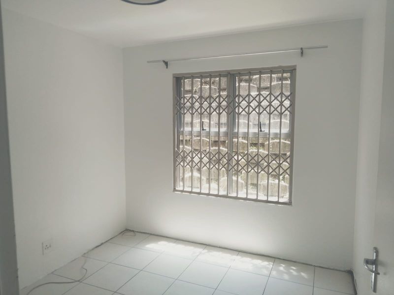 Cosmo living at its modern best for you - Photo 10