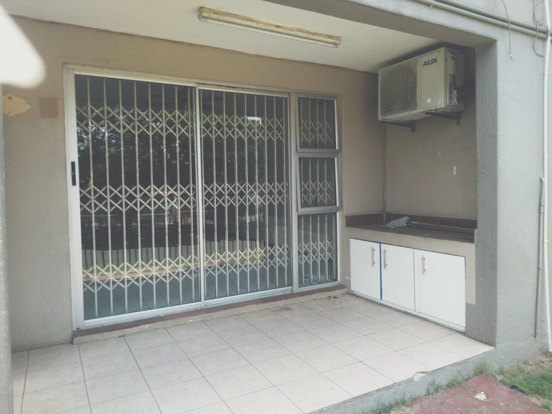 Cosmo living at its modern best for you - Photo 3