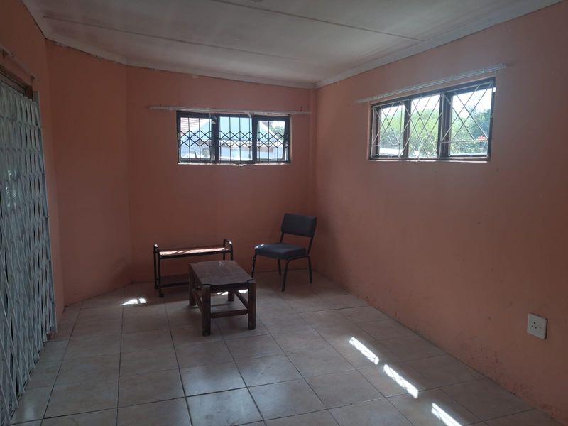 Spacious 1-Bedroom Standalone Flat No.2 on shared property – Summerpride Available 1st February 2026 - Photo 6