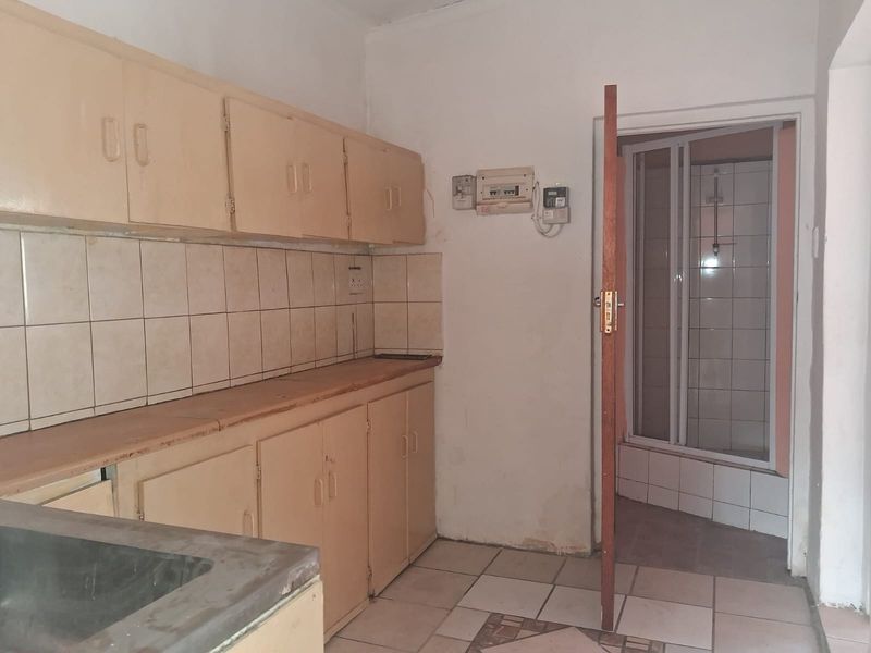 Spacious 1-Bedroom Standalone Flat No.2 on shared property – Summerpride Available 1st February 2026 - Photo 9