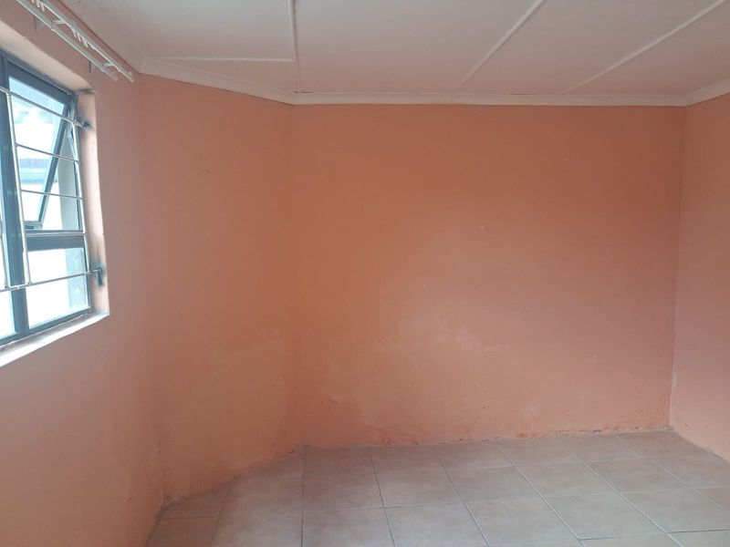 Spacious 1-Bedroom Standalone Flat No.2 on shared property – Summerpride Available 1st February 2026 - Photo 7