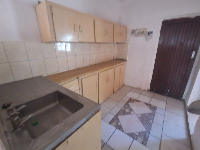 Spacious 1-Bedroom Standalone Flat No.2 on shared property – Summerpride Available 1st February 2026 - Photo 10
