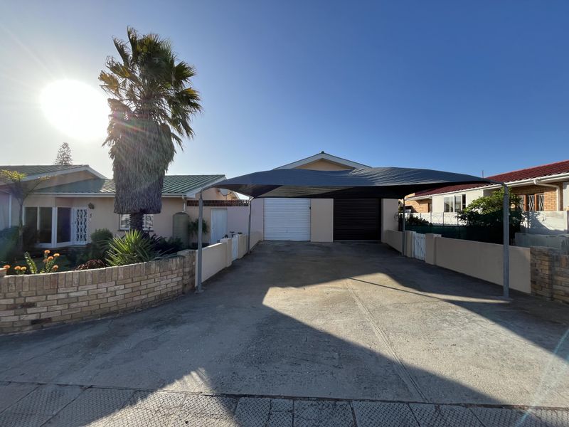 Lovely Home on Double Erf - Photo 2