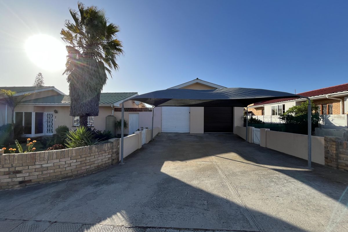Lovely Home on Double Erf - Photo 2