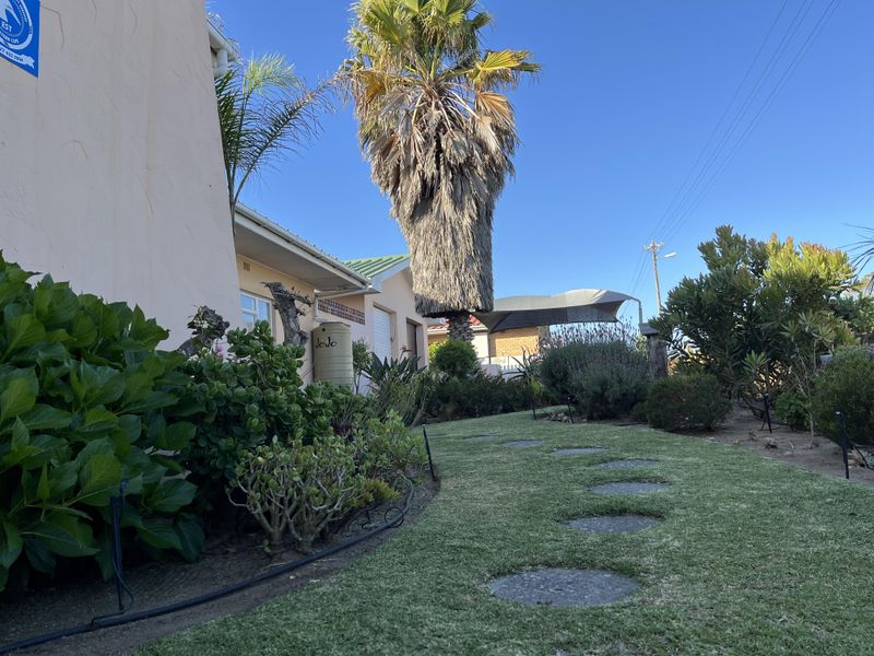 Lovely Home on Double Erf - Photo 7