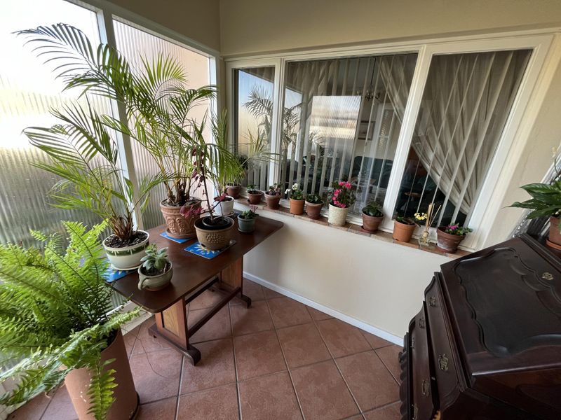 Lovely Home on Double Erf - Photo 9