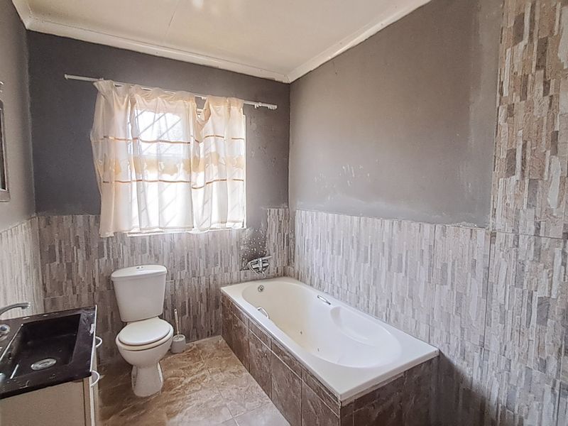 3 Bedroom house in Laversburg,Nigel,with Flatlet - Photo 8