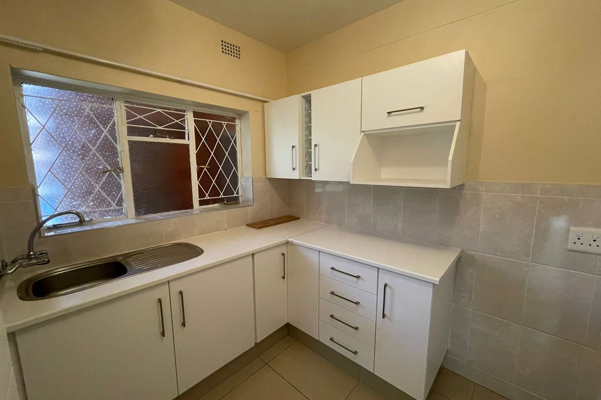 Stunning 2-bedroom apartment for sale in Vanderbijlpark CW 1 – modern living with great amenities! - Photo 4