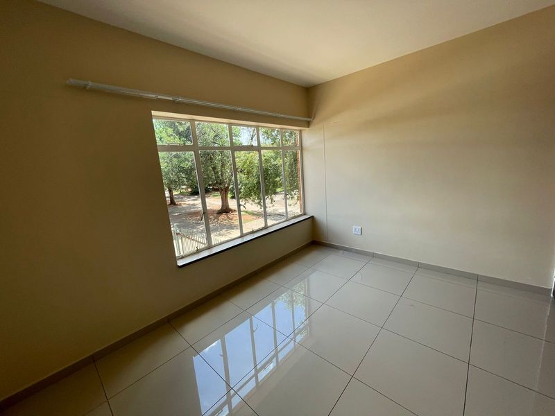 Stunning 2-bedroom apartment for sale in Vanderbijlpark CW 1 – modern living with great amenities! - Photo 9