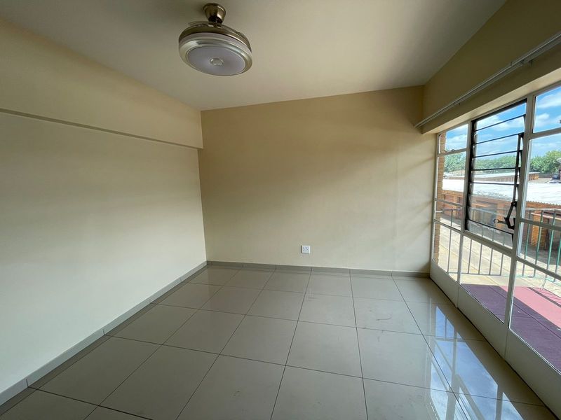 Stunning 2-bedroom apartment for sale in Vanderbijlpark CW 1 – modern living with great amenities! - Photo 7