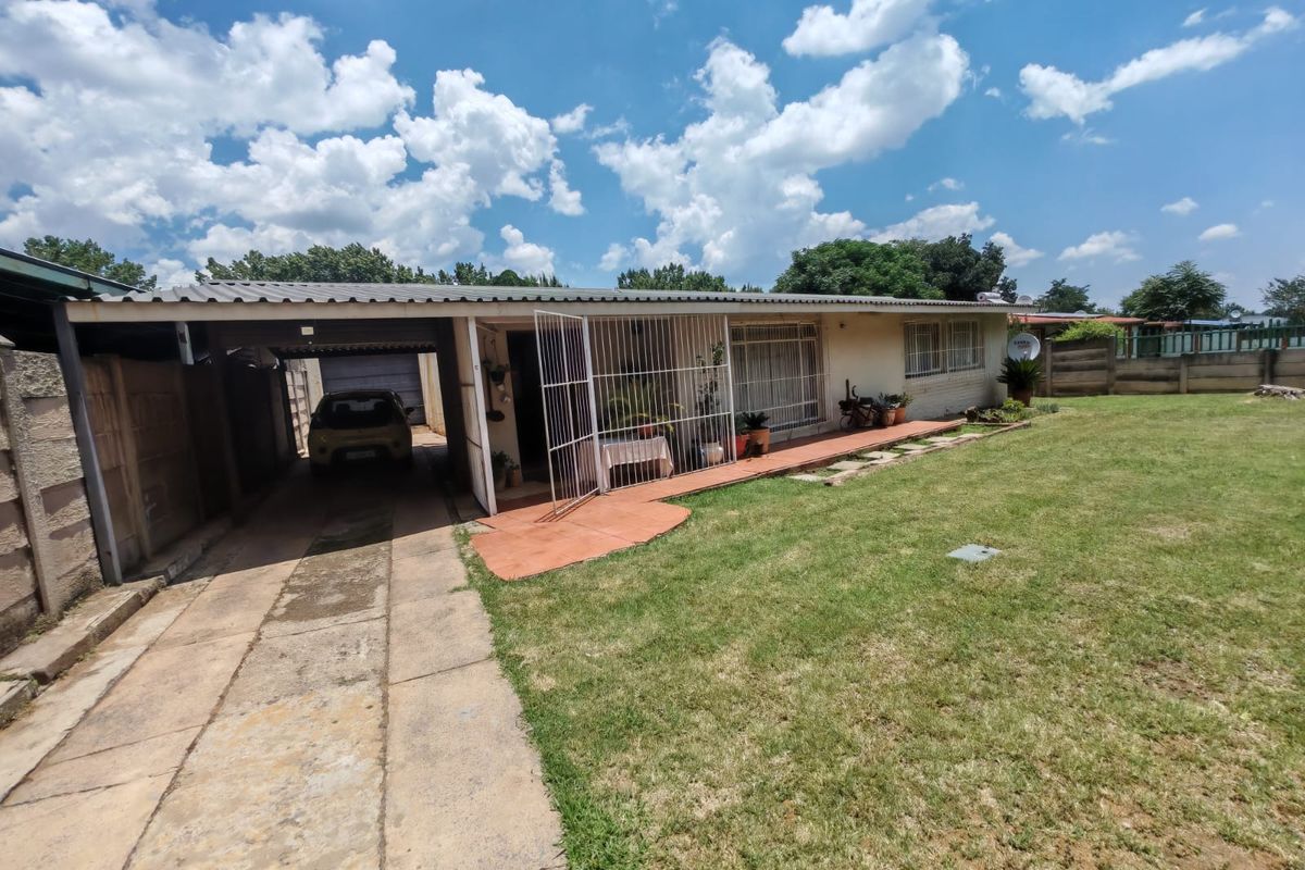 3 Bedroom House for Sale in Ext 12 - Photo 2