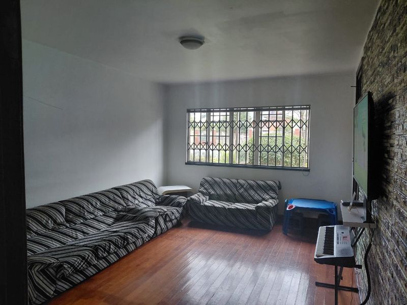 Charming Ground Floor Apartment with Garage in Sought-After Area - Photo 2