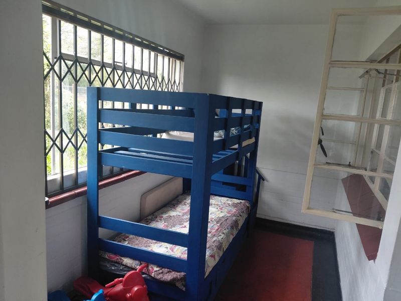 Charming Ground Floor Apartment with Garage in Sought-After Area - Photo 10