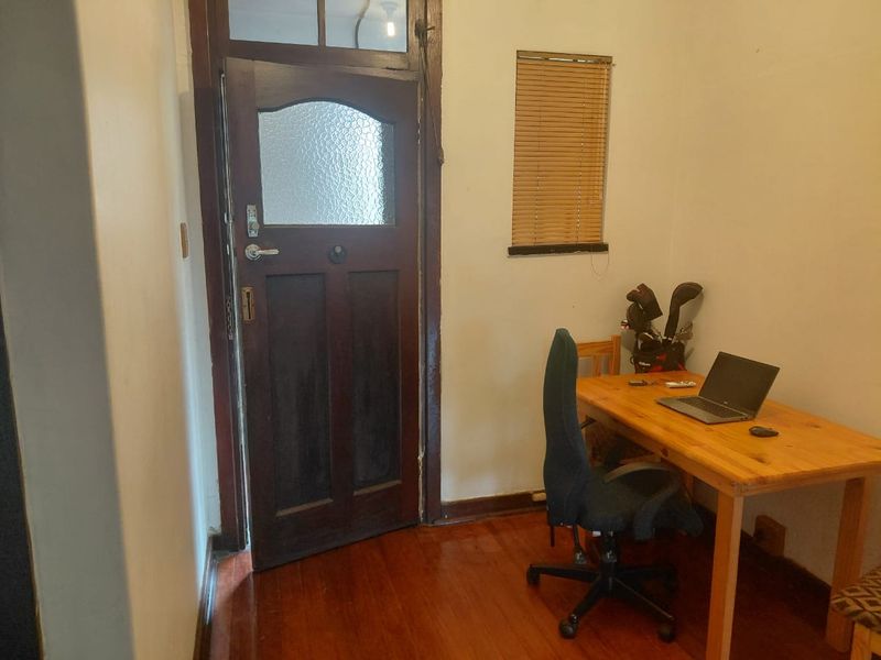 Charming Ground Floor Apartment with Garage in Sought-After Area - Photo 4