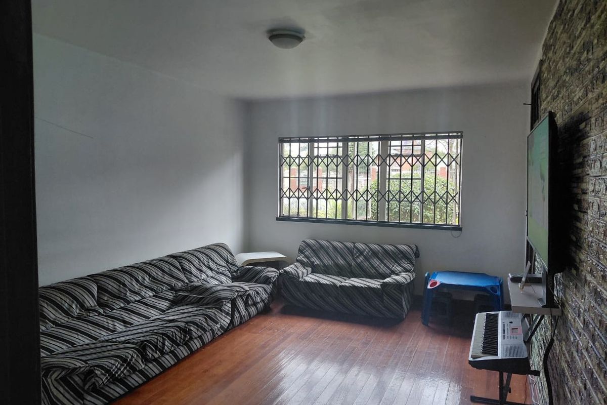 Charming Ground Floor Apartment with Garage in Sought-After Area - Photo 2