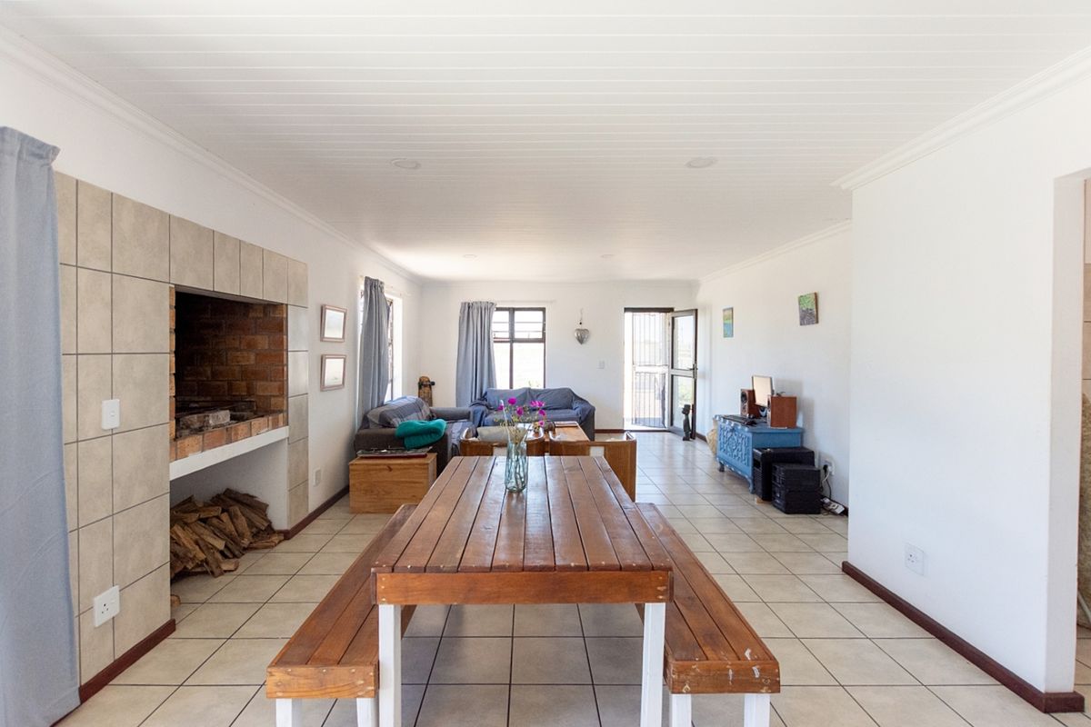 🏡 3-Bedroom Coastal Home with Tenant in Place | Ideal Investment | Laaiplek - Photo 2