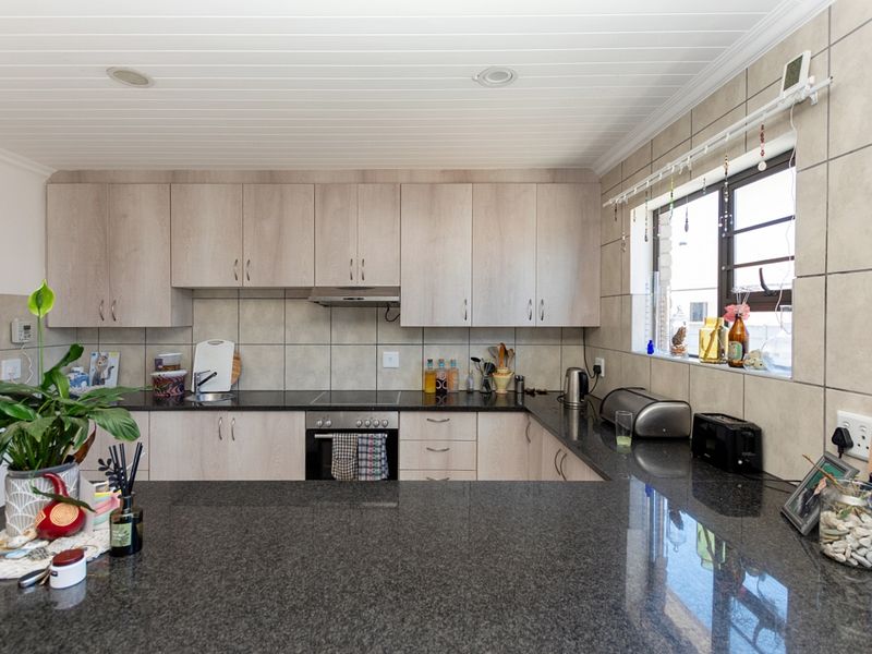 🏡 3-Bedroom Coastal Home with Tenant in Place | Ideal Investment | Laaiplek - Photo 5