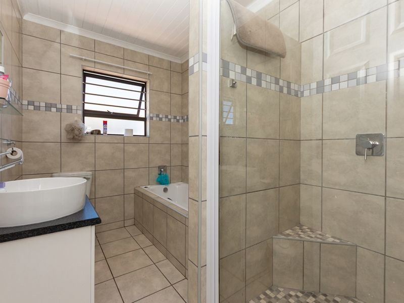 🏡 3-Bedroom Coastal Home with Tenant in Place | Ideal Investment | Laaiplek - Photo 10