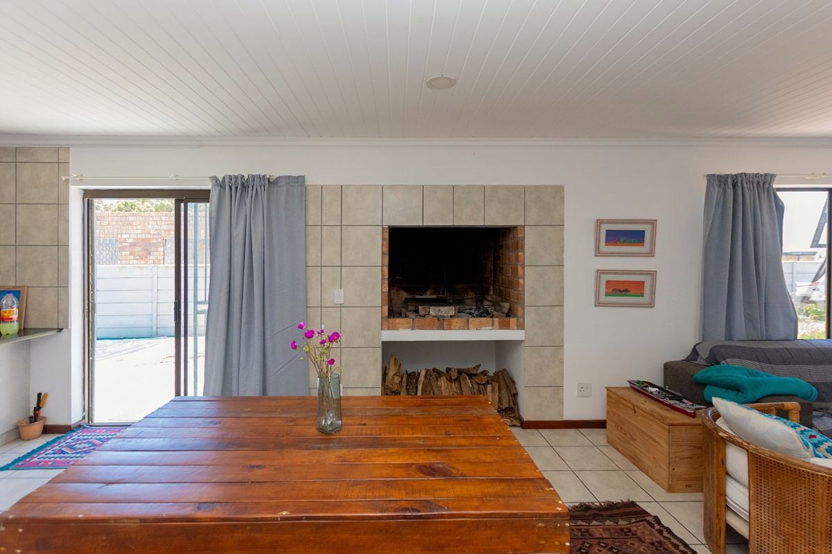 🏡 3-Bedroom Coastal Home with Tenant in Place | Ideal Investment | Laaiplek - Photo 4