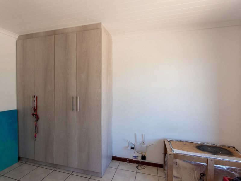 🏡 3-Bedroom Coastal Home with Tenant in Place | Ideal Investment | Laaiplek - Photo 9