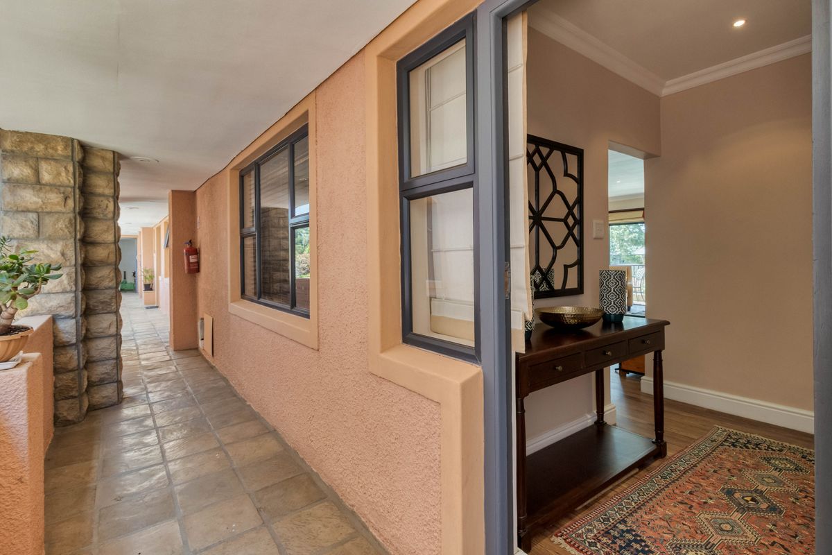 Prime Central Location Meets Resort-Style Living in Southey's Manor - Photo 3