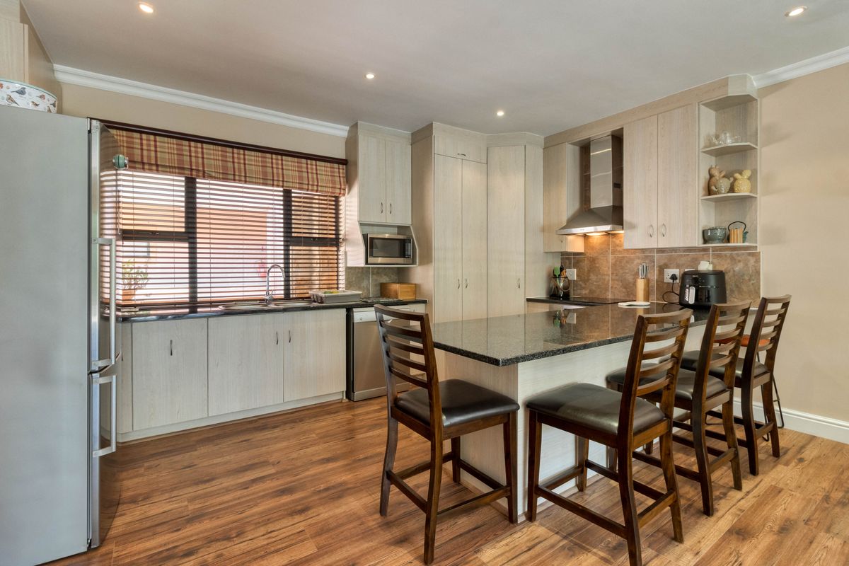 Prime Central Location Meets Resort-Style Living in Southey's Manor - Photo 5