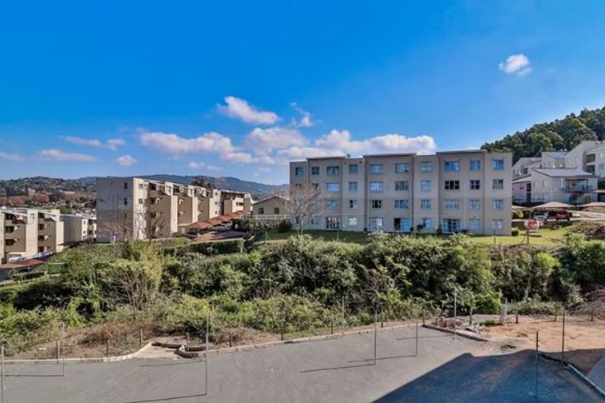 Chasedene - 2 Bedroom + Loft Area - Photo 5