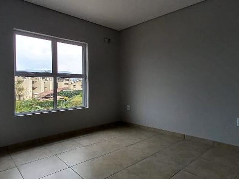 Chasedene - 2 Bedroom + Loft Area - Photo 10