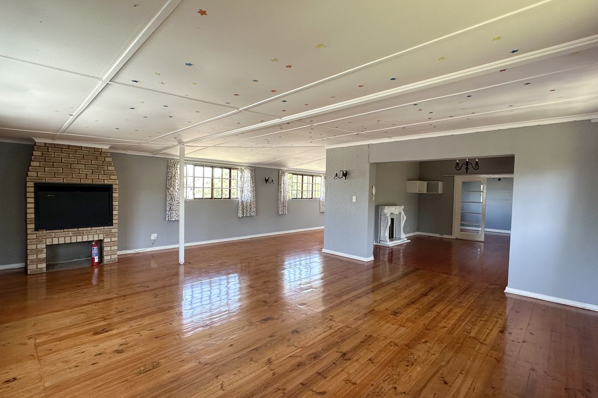 The Perfect Address For Work Or Home - Large, Well Maintained Property For Sale In Central, Mthatha - Photo 4