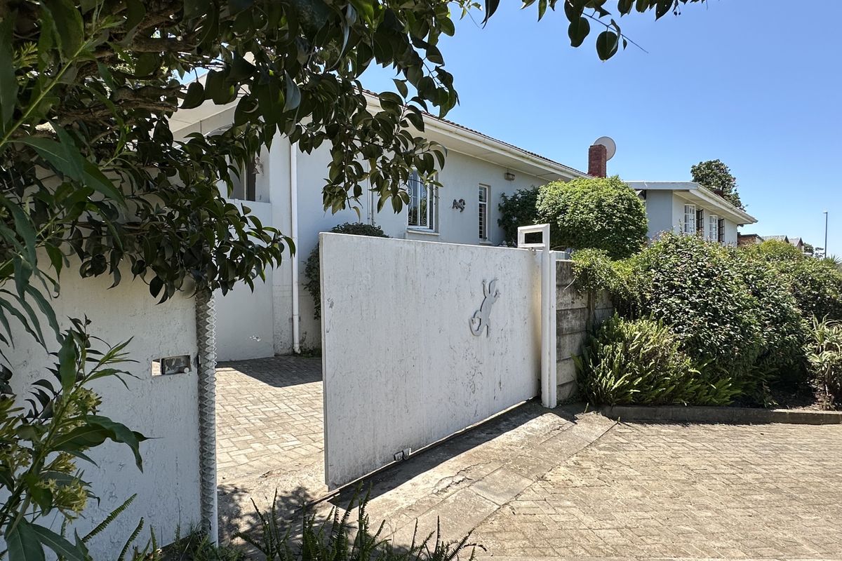 The Perfect Address For Work Or Home - Large, Well Maintained Property For Sale In Central, Mthatha - Photo 2