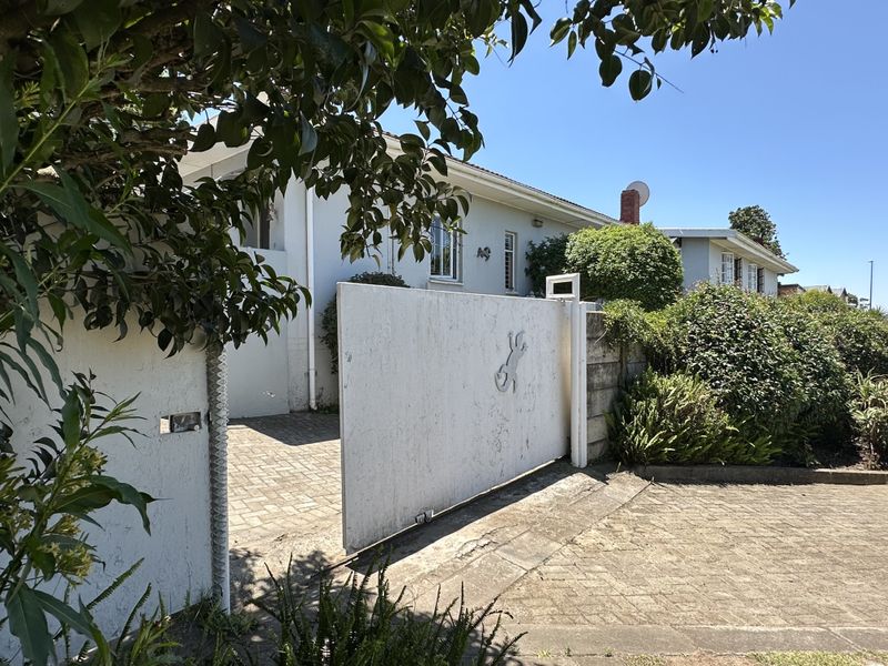 The Perfect Address For Work Or Home - Large, Well Maintained Property For Sale In Central, Mthatha - Photo 2