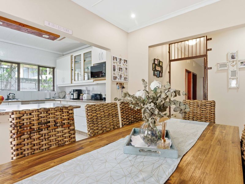 Spacious Family Home with Pool, Jacuzzi & Granny Flat - Photo 6