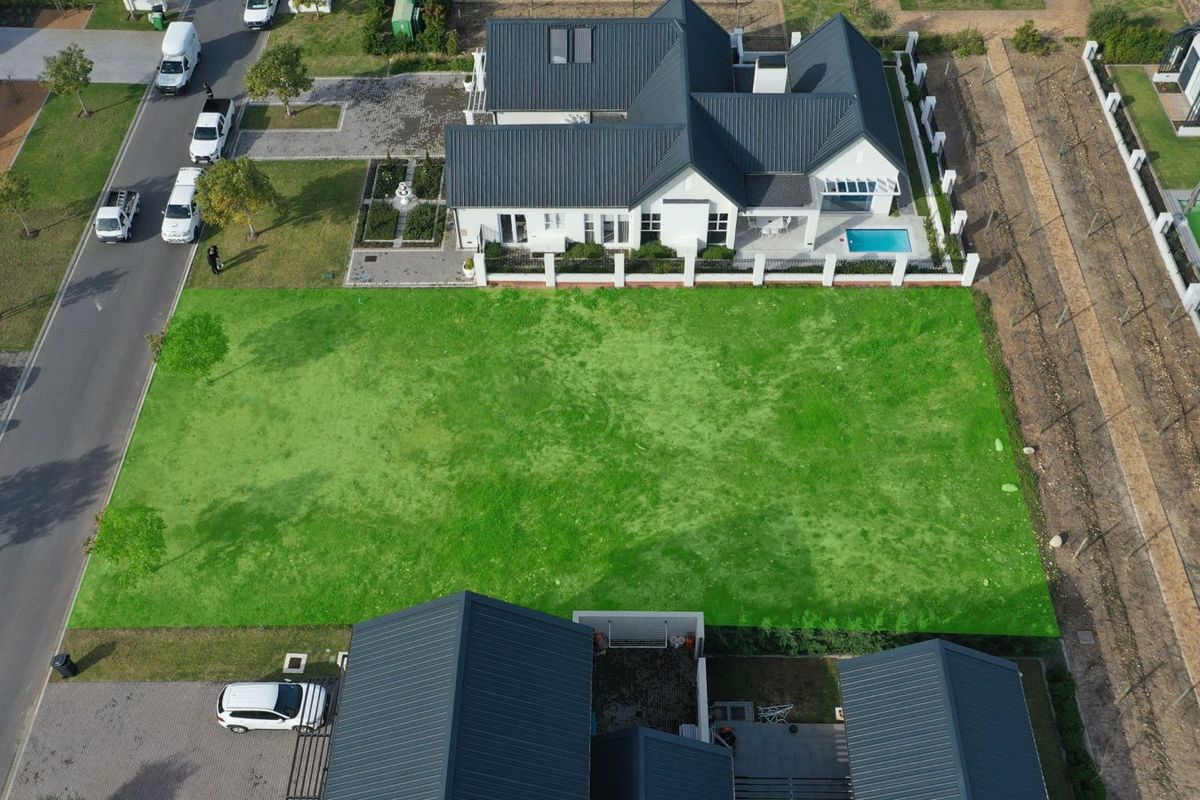 Be inspired by mountain views and vineyards. - Photo 2