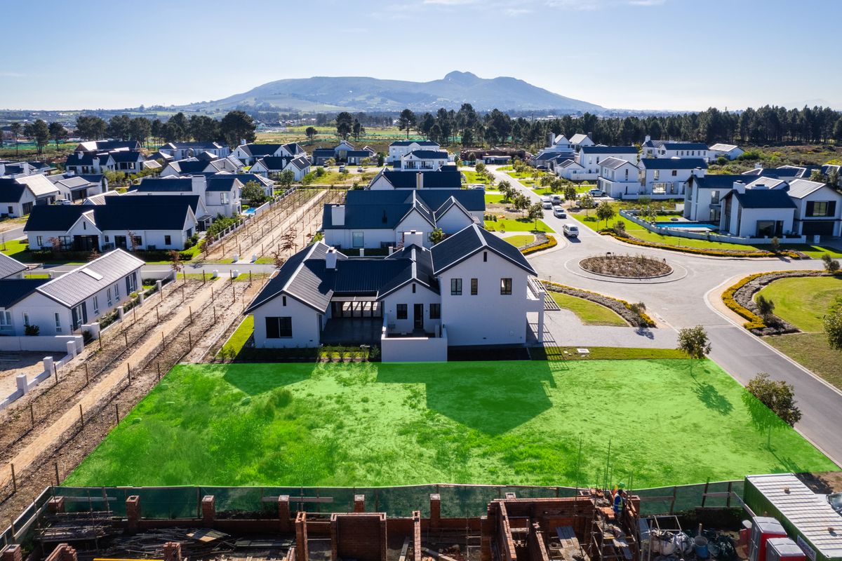 Be inspired by mountain views and vineyards. - Photo 3