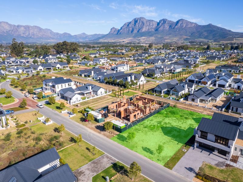 Be inspired by mountain views and vineyards. - Photo 9