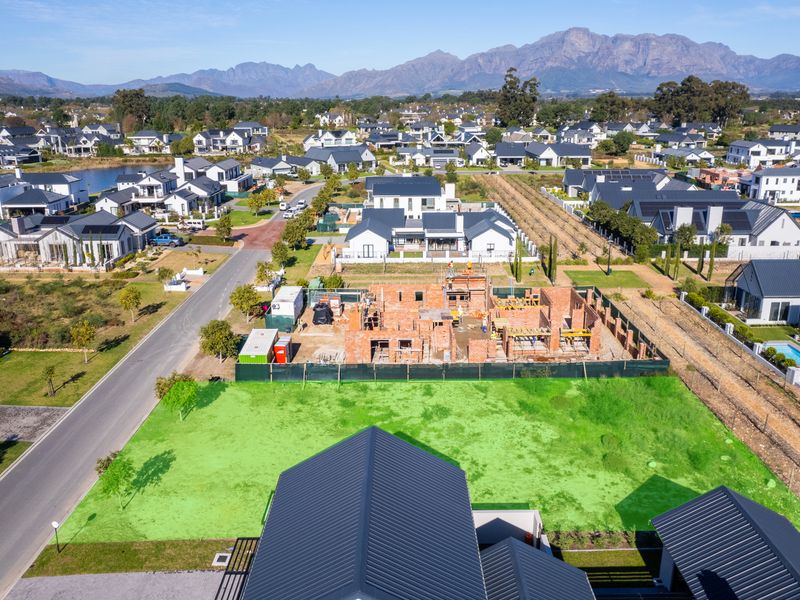 Be inspired by mountain views and vineyards. - Photo 8