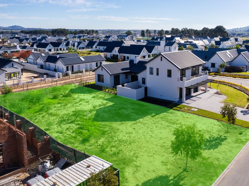 Be inspired by mountain views and vineyards. - Photo 6