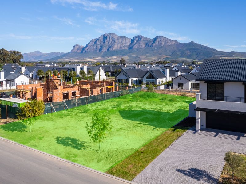 Be inspired by mountain views and vineyards. - Photo 4