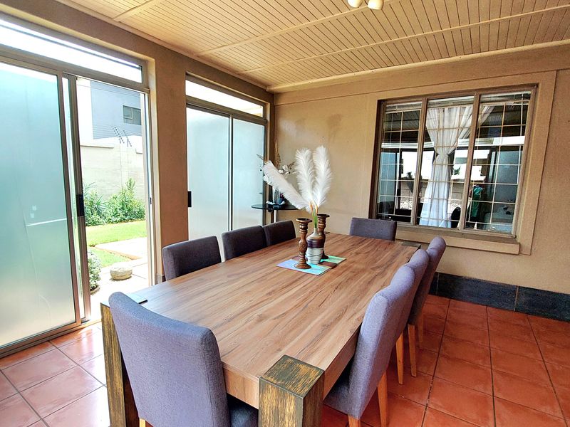 Lovely Home in sought after Estate ready to make yours! - Photo 7