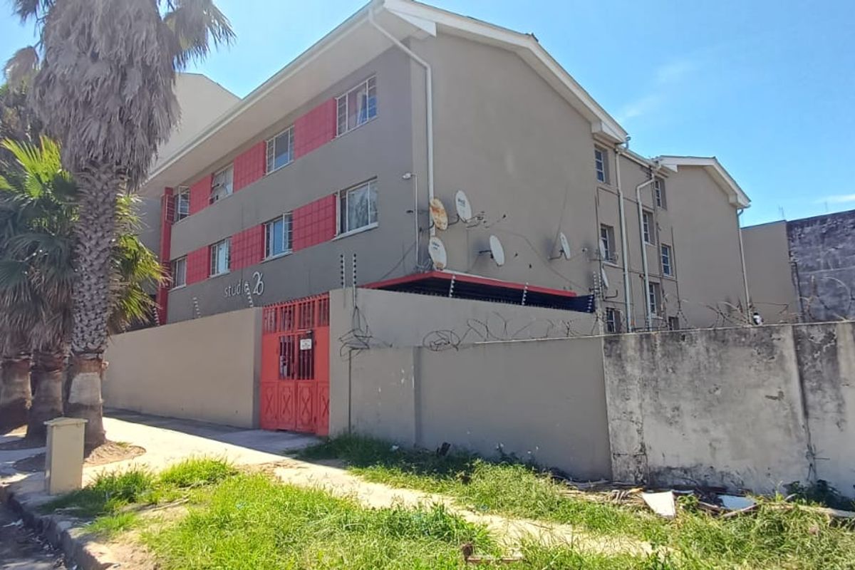 Bachelor Flat For Sale – Quigney - Photo 5