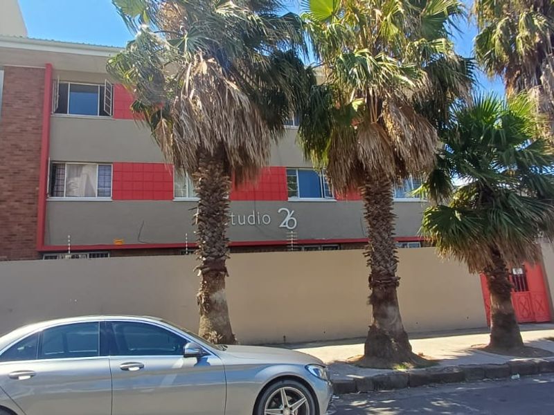 Bachelor Flat For Sale – Quigney - Photo 2