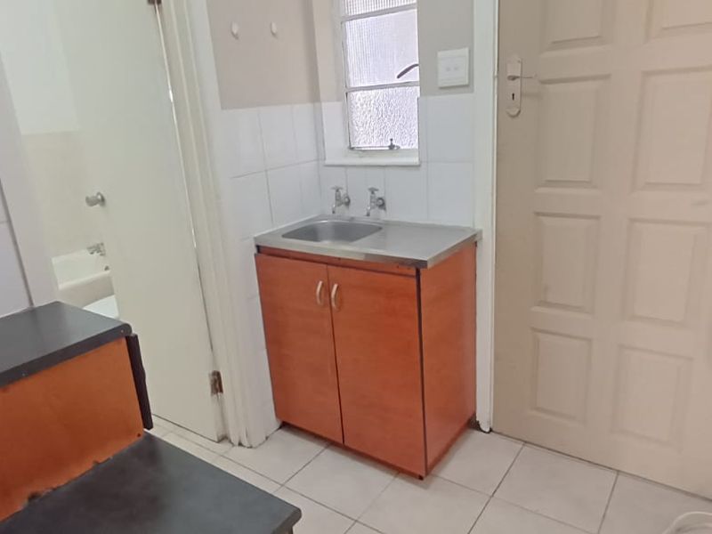 Bachelor Flat For Sale – Quigney - Photo 9