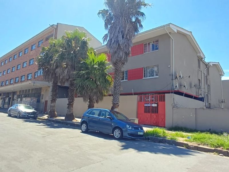 Bachelor Flat For Sale – Quigney - Photo 3