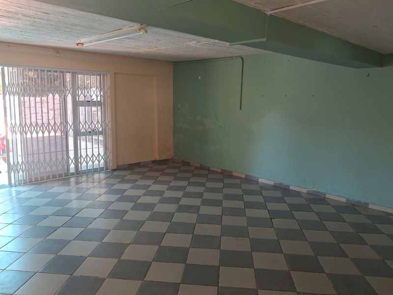 Spacious Poolside Flat in Summerpride – Shared property - Photo 4