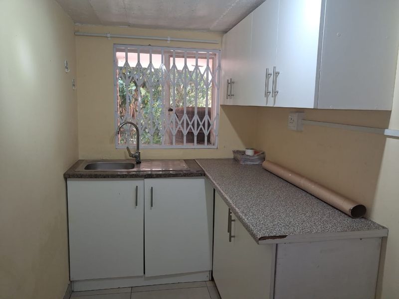 Spacious Poolside Flat in Summerpride – Shared property - Photo 8