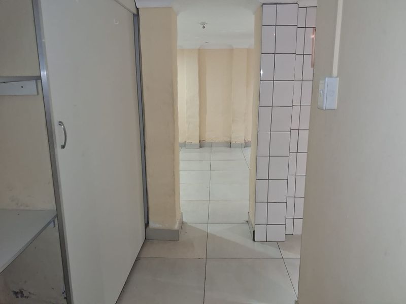 Spacious Poolside Flat in Summerpride – Shared property - Photo 7